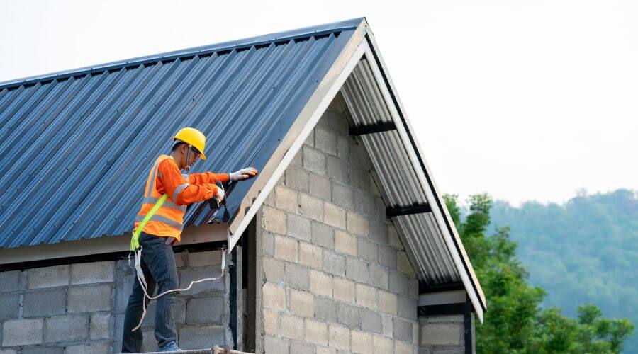 Professional gutter cleaning in Hickory Flat, MS